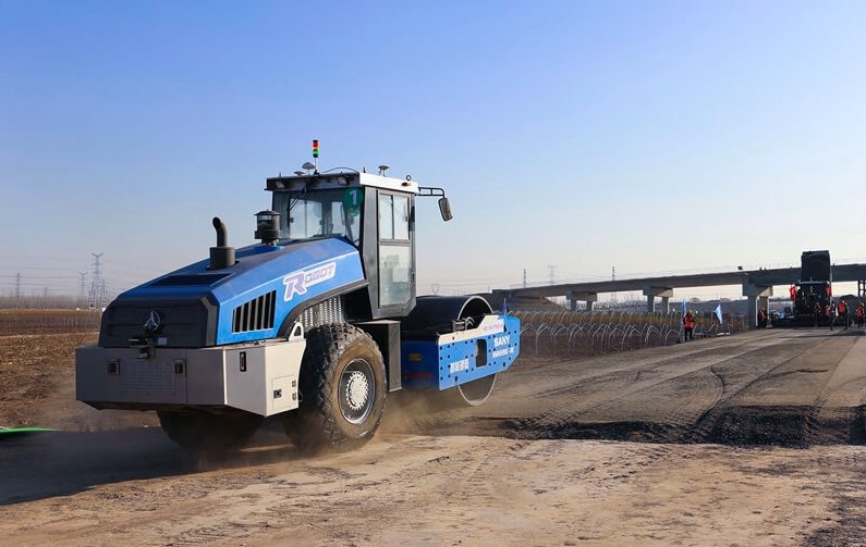 SANY driverless road machine fleet performs cement-treated paving and compacting